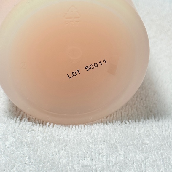 Le Monde Gourmand Lait de Coco Perfumed Milky Body Wash - 14 fl oz NEW - Picture 3 of 4